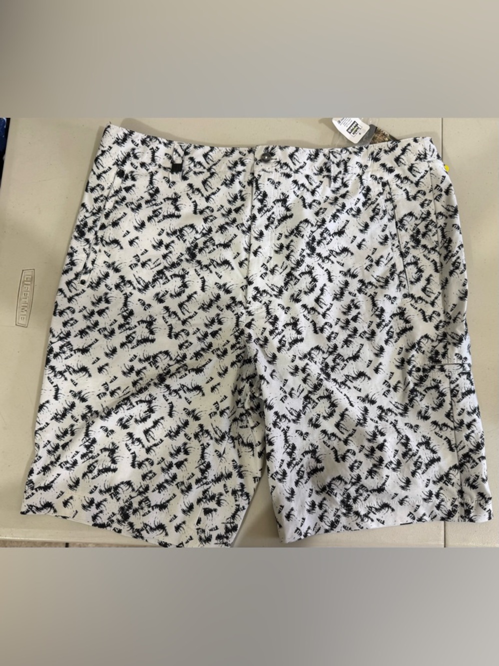 J BY JAMIE Men's White Printed Flat Front Shorts by